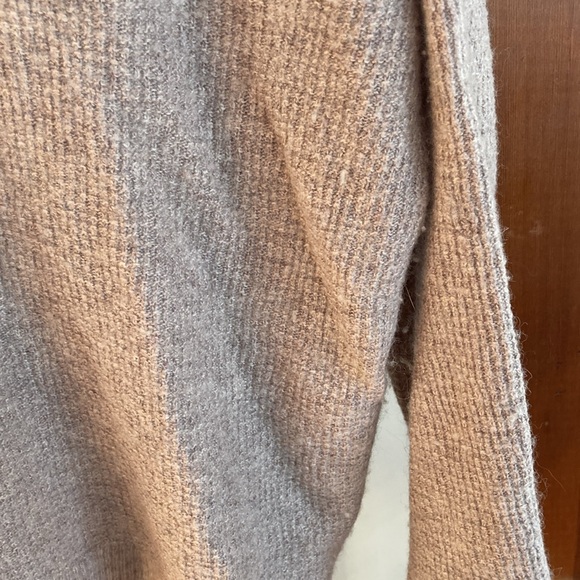 Madewell Sweater - Picture 9 of 9
